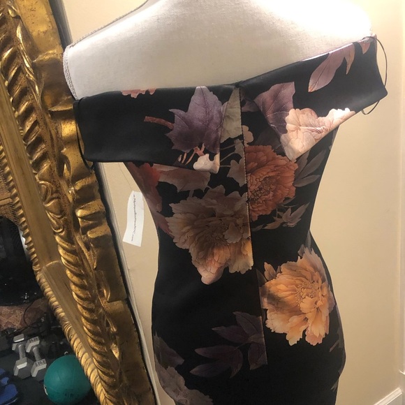 Flowered bodycon dress - Picture 5 of 12